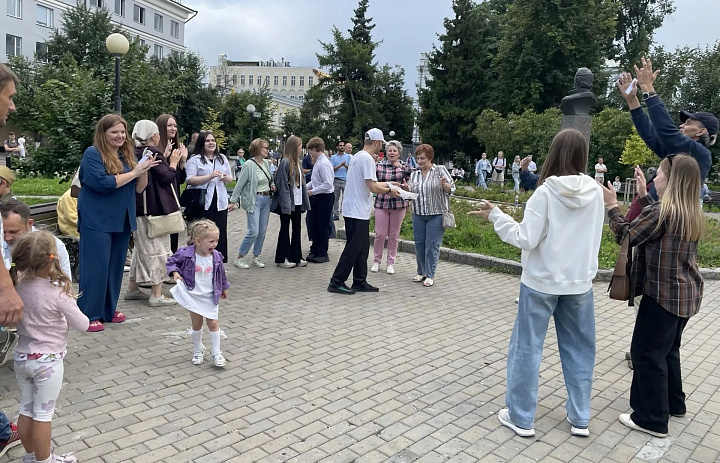 МУЗЫКА УЛИЦАМ ГОРОДА