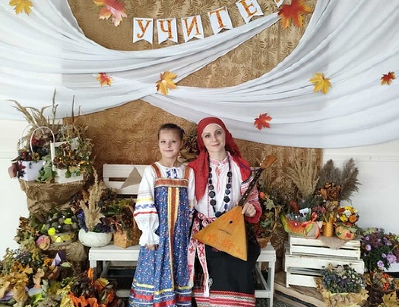 ФОЛЬКОРНЫЙ АНСАМБЛЬ "ВЬЮНОК"