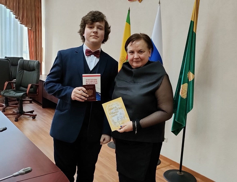 ЦЕРЕМОНИЯ ВРУЧЕНИЯ ПАСПОРТОВ В ГОРОДСКОЙ ДУМЕ