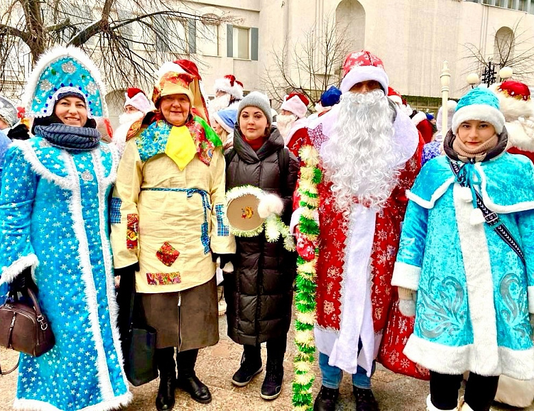 ШЕСТВИЕ ДЕДА МОРОЗА И СНЕГУРОЧКИ