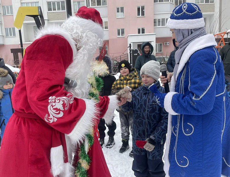 НОВОГОДНЕЕ МЕРОПРИЯТИЕ НА УЛ.65-ЛЕТИЯ ПОБЕДЫ, 11