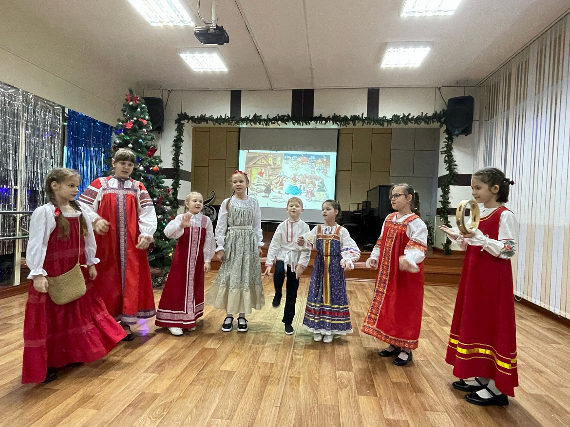 В НАШЕЙ ГОРНИЦЕ ВЕСЕЛЬЕ