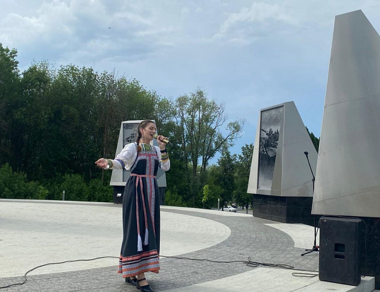ПОЁМ ТЕБЕ, ГОРОД ТРУДОВОЙ ДОБЛЕСТИ!