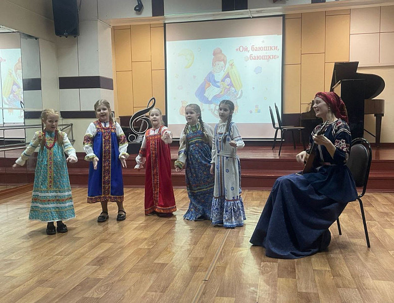 ЗАГЛЯНИТЕ В МАМИНЫ ГЛАЗА