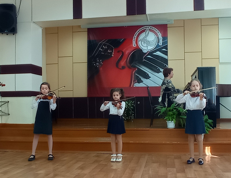 СОГЛАСИЕ СТРУН И НЕЖНОЕ ЗВУЧАНИЕ ФЛЕЙТЫ…