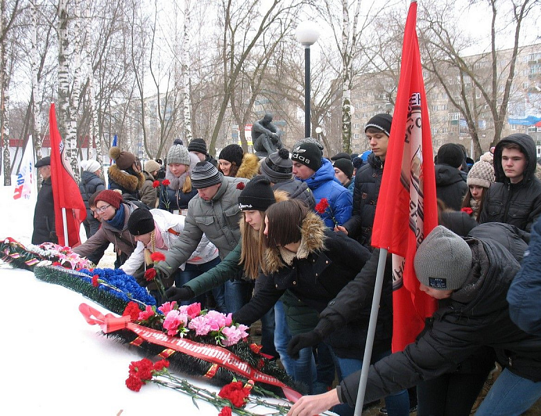 Митинг у памятника «Разорванная звезда»