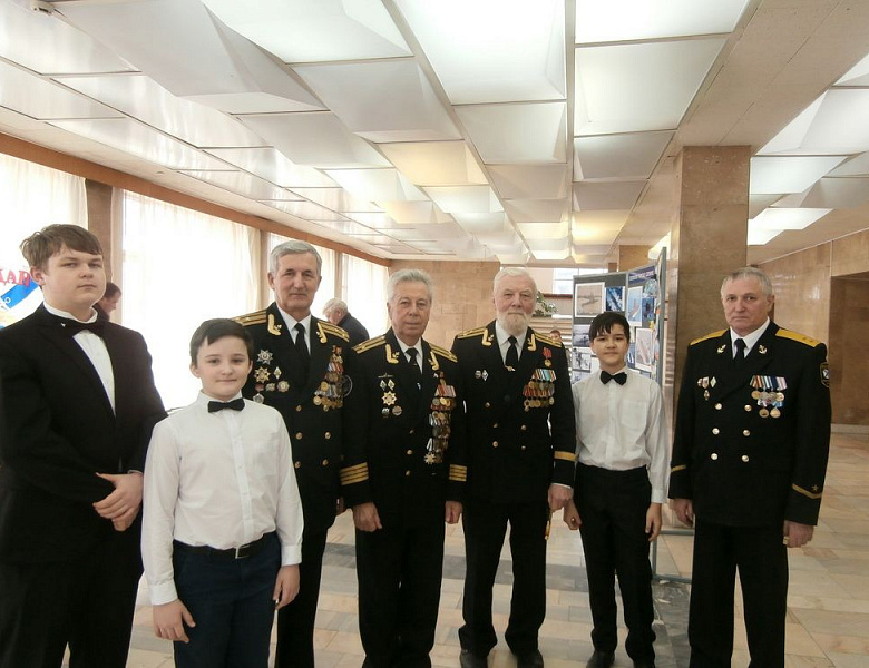 «В глубинах морских, защищая державу» 