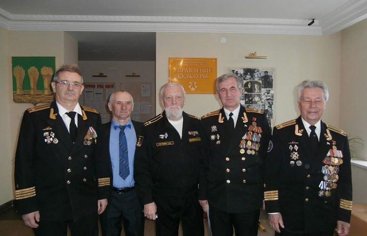 «В глубинах морских, защищая державу»